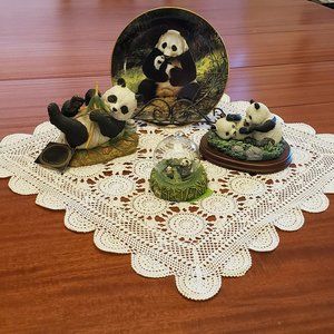 🍁Vintage Square Cotton Crocheted 20" Doily.  Scallop edges. Set of five.